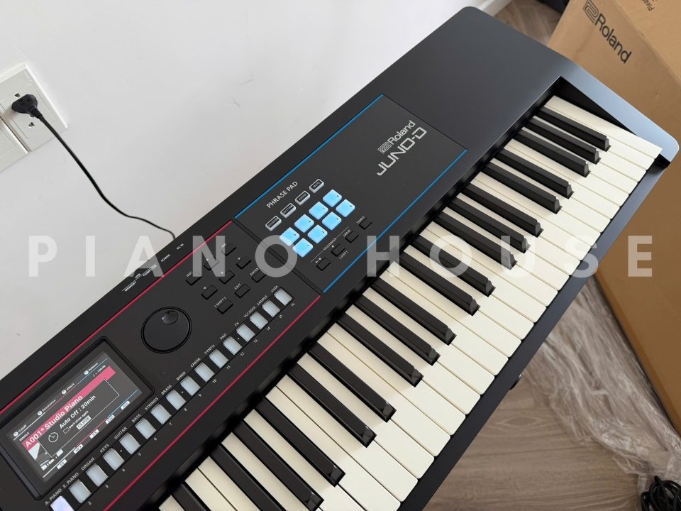 Cận cảnh ROLAND JUNO-D8 tại Piano House